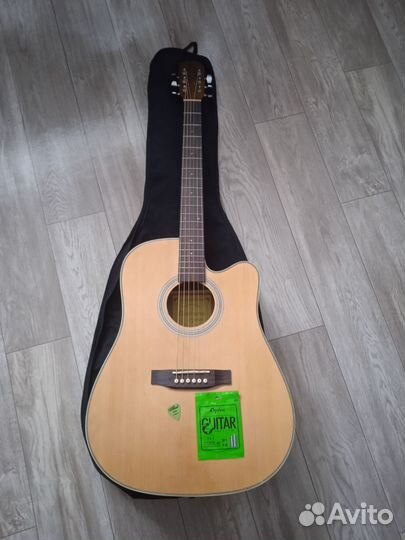 Акустическая гитара Кремона