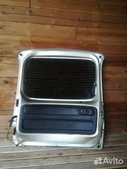 Дверь багажника Toyota Funcargo