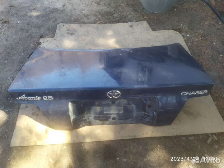 Крышка багажника чайзер 100