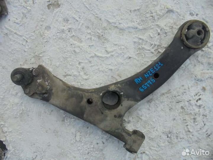 Рычаг передний правый Toyota Corolla Fielder