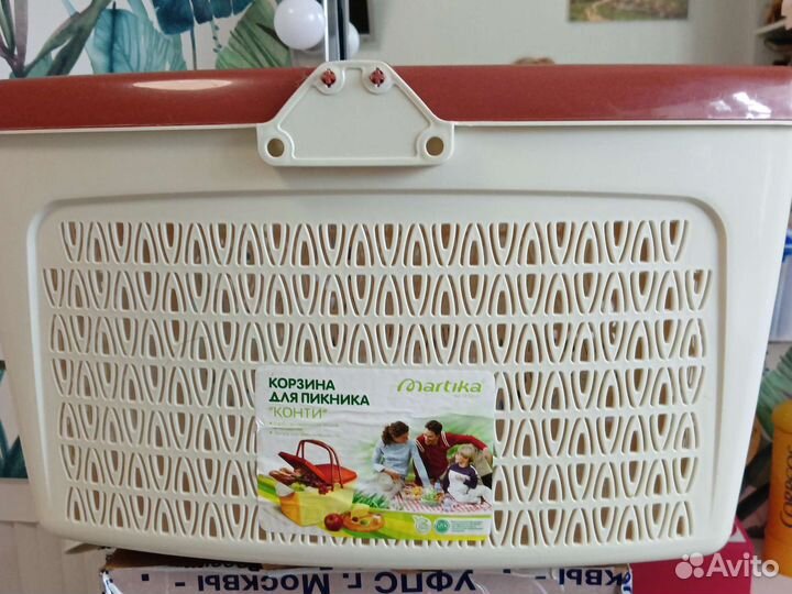 Матрас надувной и пластиковая корзина