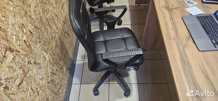Стул кресло офисный на колесах новые