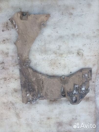 Пыльник днища левый audi A8 D3