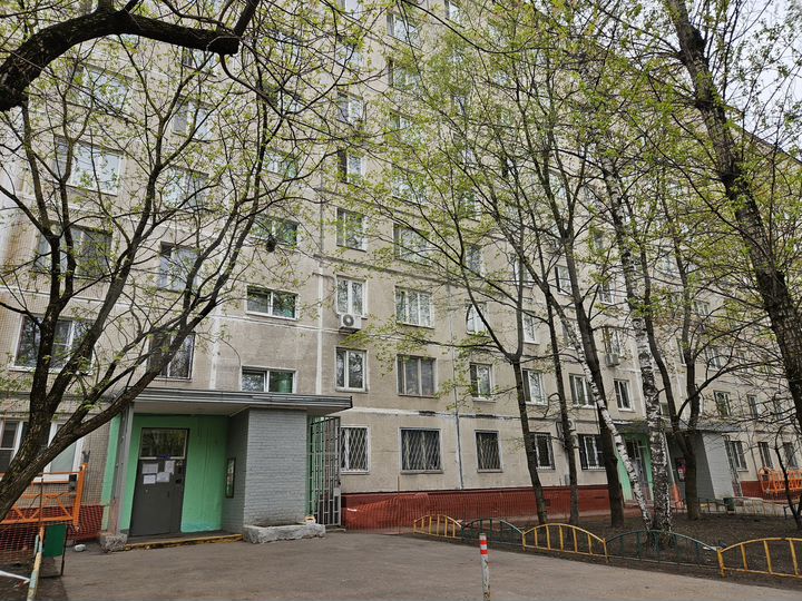 Комната 13,2 м² в 3-к., 1/9 эт.