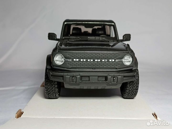 Модель Ford Bronco Badlands 2021 1:24 Maisto