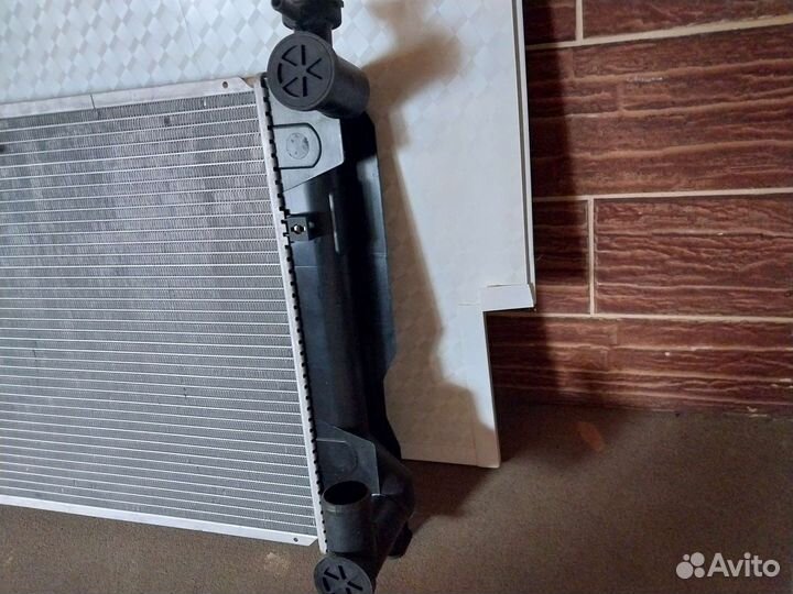 Радиатор охлаждения на toyota avensis 2003-2008