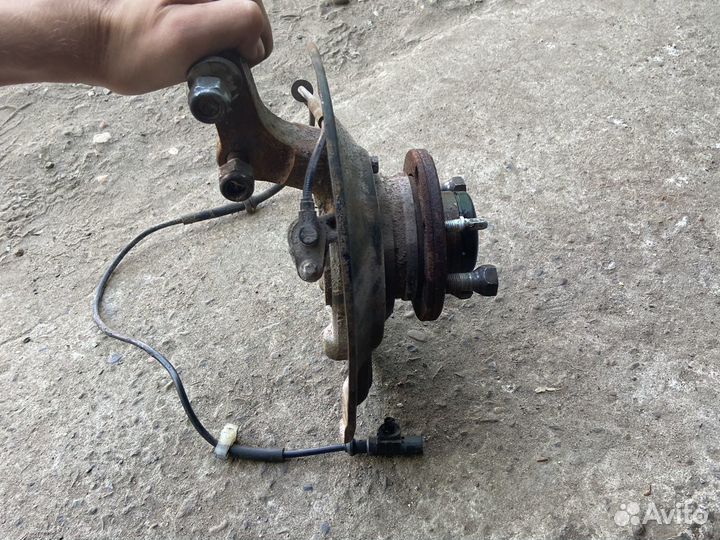 Правый поворотный кулак Лада Приора