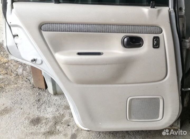 Обшивка двери задняя левая Mazda Demio 1.3 1997