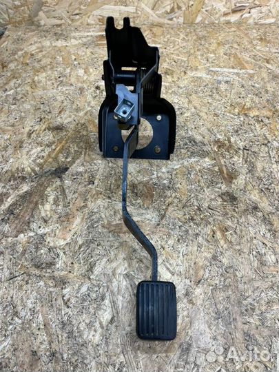 Педаль тормоза Hyundai Accent 1.5 2008
