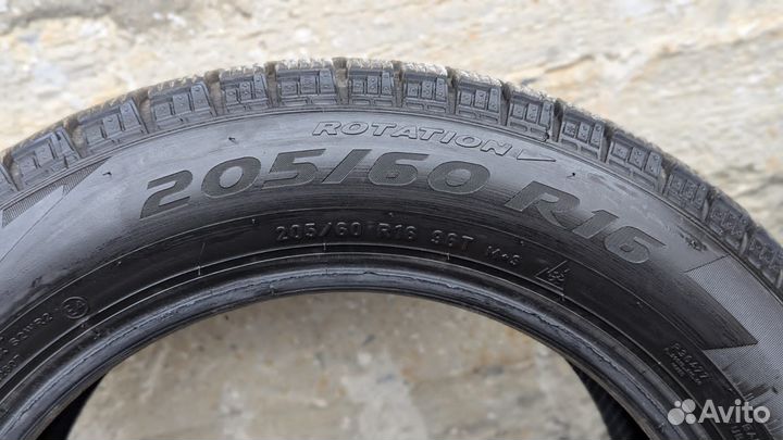 Pirelli Ice Zero FR 205/60 R16