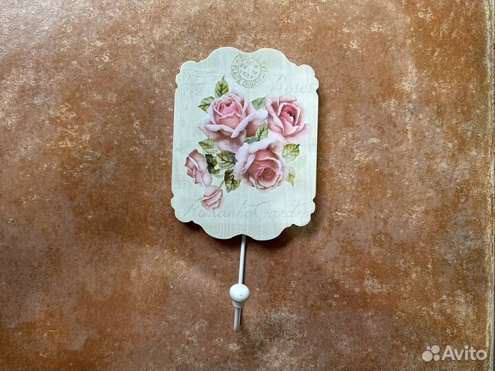 Вешалка. Крючок настенный