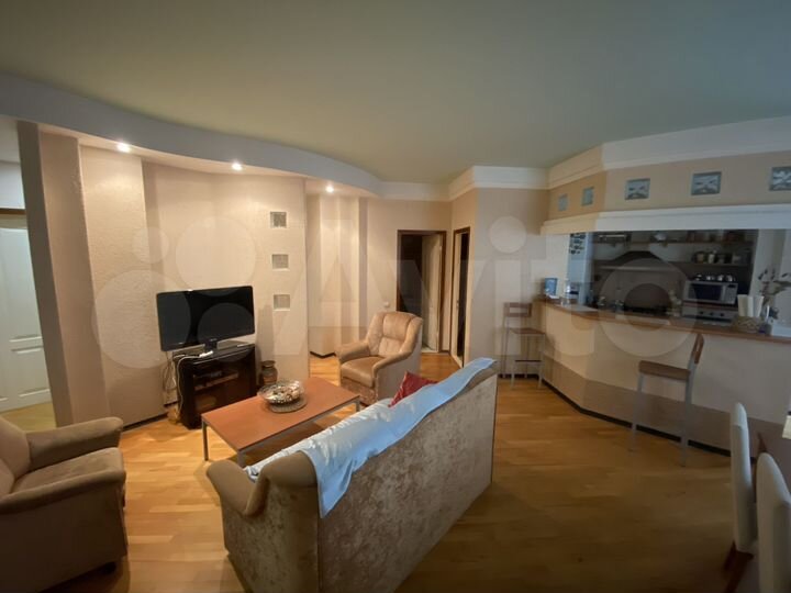 4-к. квартира, 105 м², 1/3 эт.