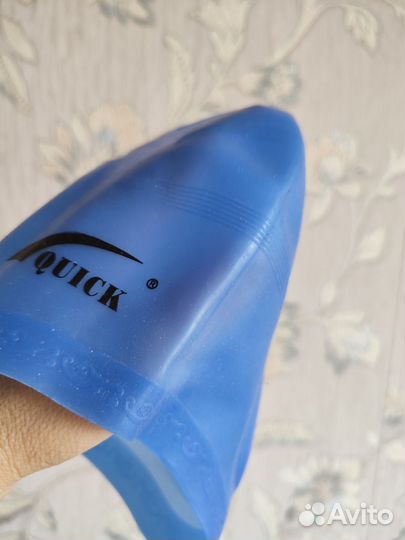 Очки и шапочка для плавания