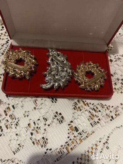 Броши разные