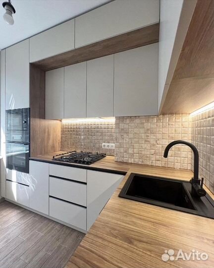 Белая классическая кухня в потолок с рассрочкой