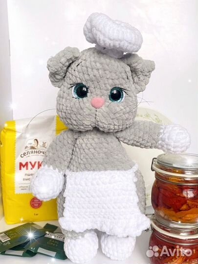 Вязаная игрушка кошечка