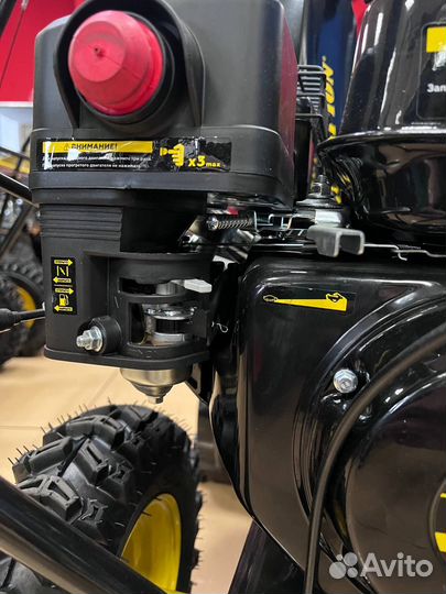 Снегоуборщик бензиновый Champion ST556