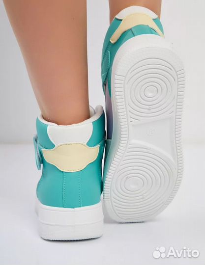 Новые женские ботинки