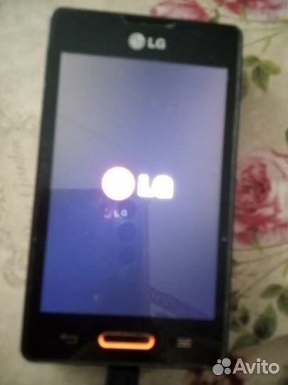 Телефон LG