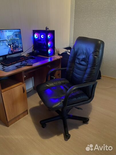 Кожаное компьютерное кресло