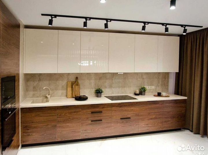 Кухня с каменным островом