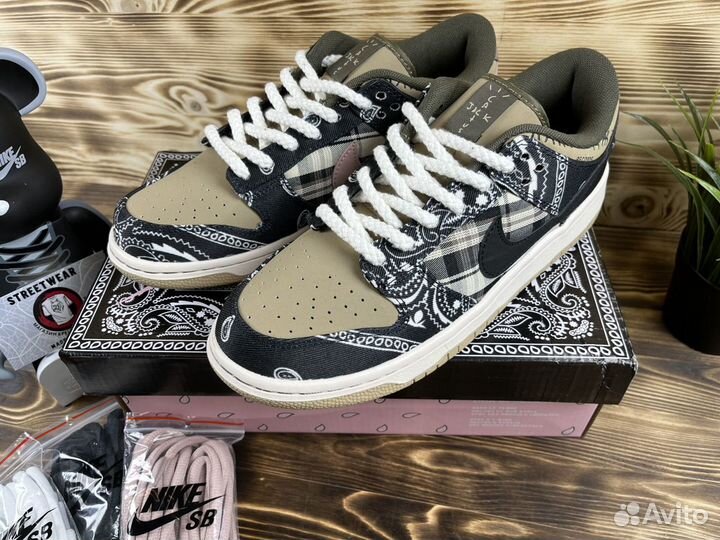 Nike sb Dunk low x Travis Scott