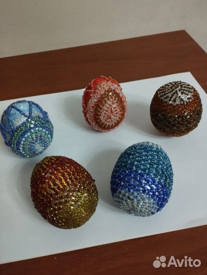 Яйцо ручной работы из бисера