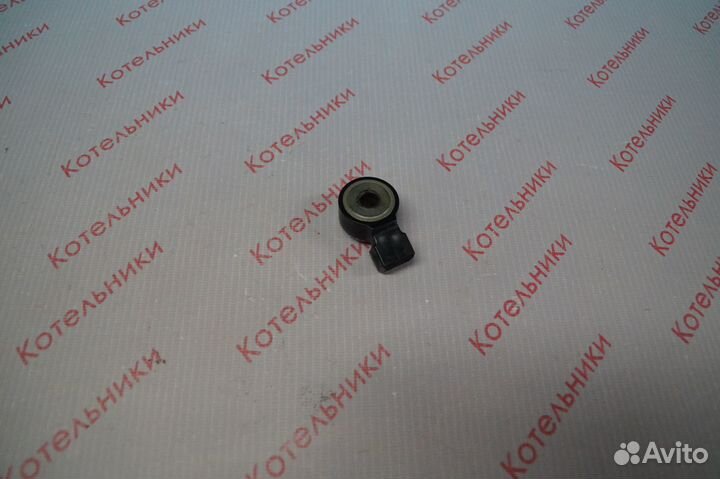 Nissan 22060-AU010 Датчик детонации