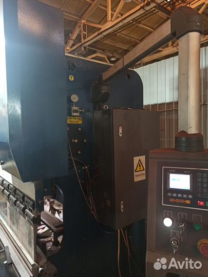 Гидравлический листогибочный пресс WC67K-125/3200