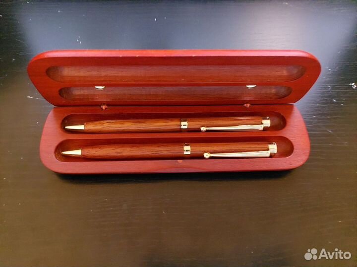 Ручка и карандаш с подставкой - кейсом из дерева