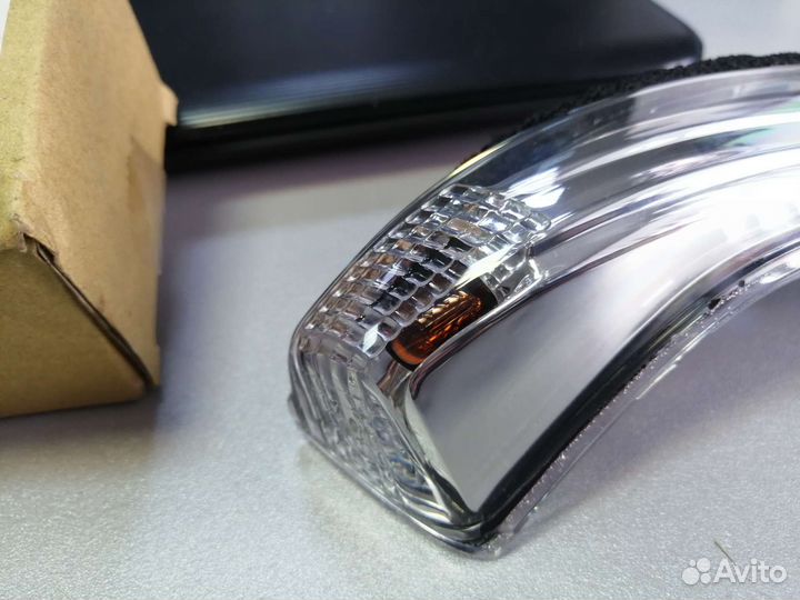 Повторитель в зеркало прав Toyota Prius Camry V40