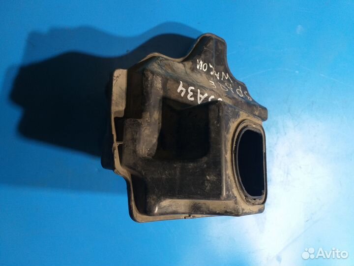 Корпус воздушного фильтра Mitsubishi Space Wagon