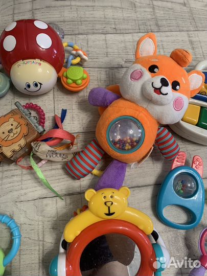 Развивающие игрушки для малышей пакетом