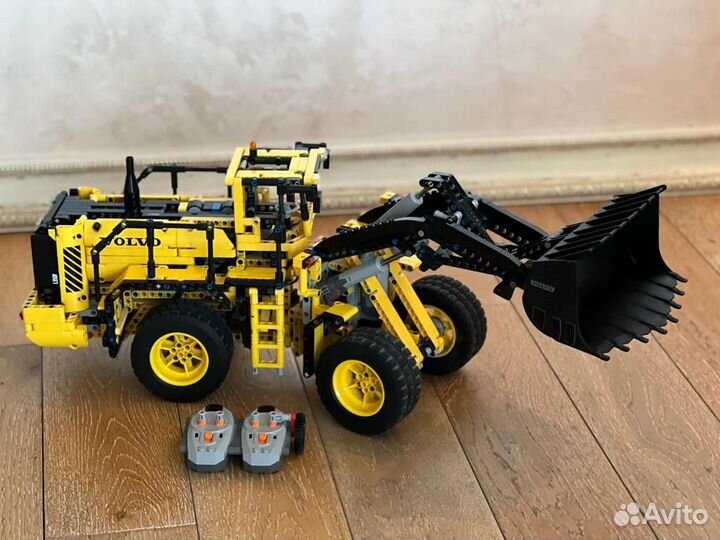 Lego Technic 42030 Автопогрузчик volvo