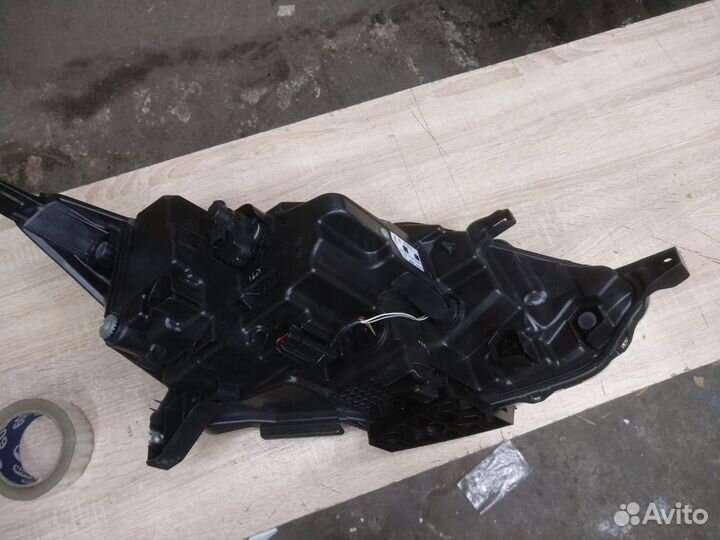 Фара левая Nissan Qashqai J11 260104EH1B