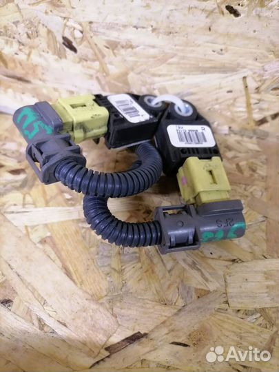 Датчик удара Toyota Avensis T25