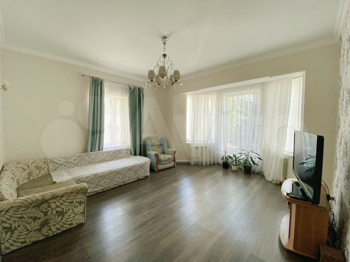 Дом 200 м² на участке 9 сот.