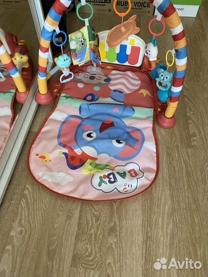 Развивающий коврик с пианино