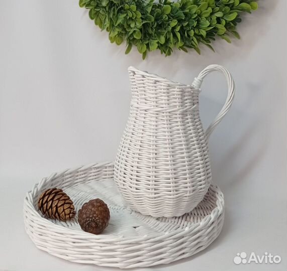 Плетеный кувшин для декора