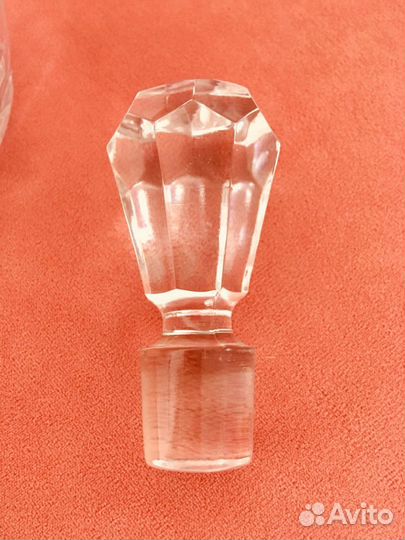 Хрустальные стопки и графинчик