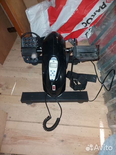 Педальный тренажер с электродвигателем