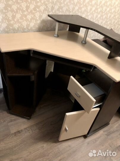 Компьютерный стол