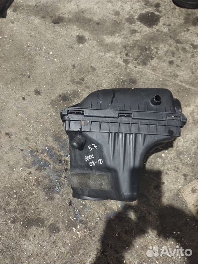 Корпус воздушного фильтра крайслер 300с 5.7