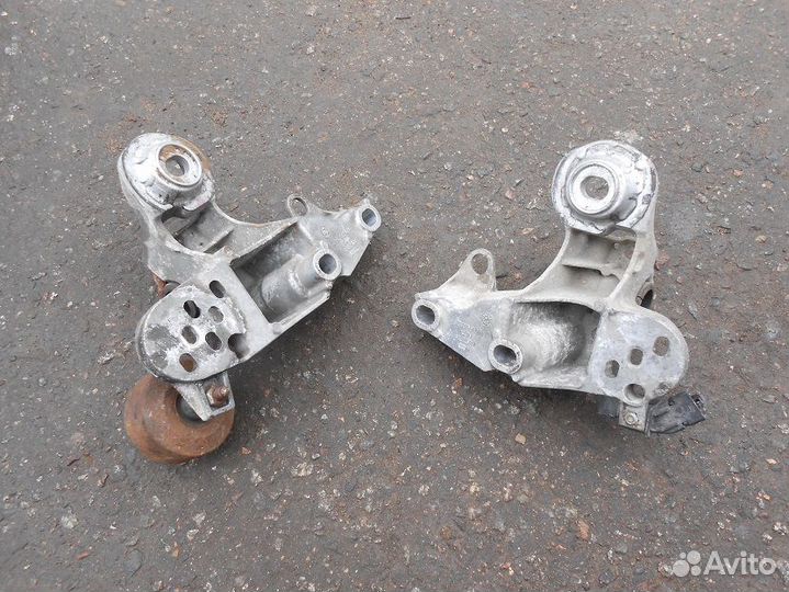 Кронштейн двигателя Ауди А4 Б6 1.9 тди