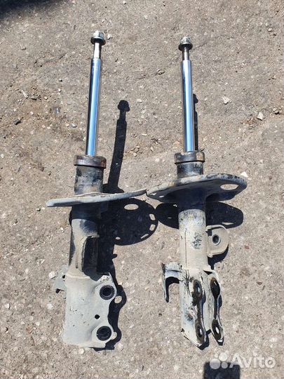 Стойки б.у на тойоту королу