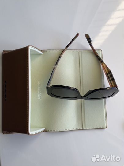 Очки Burberry