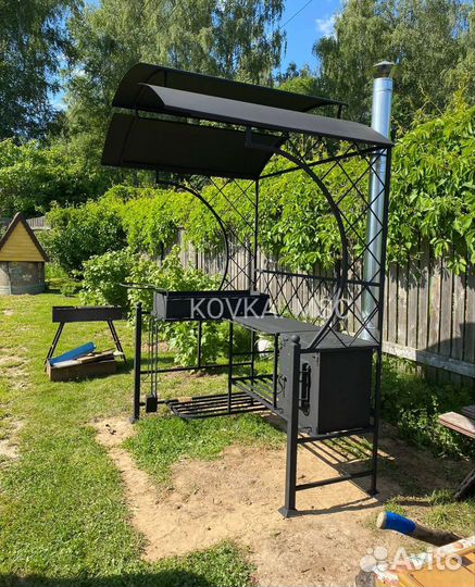 Мангал с крышей