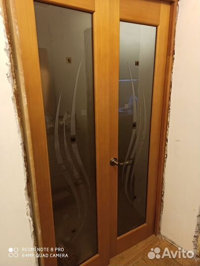 Продам двери распашные и одинарную