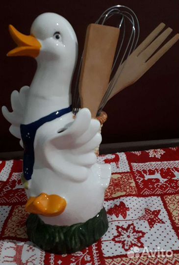 Посуда чайная, столовая, хрусталь