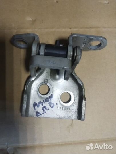 Петля двери передняя левая Ford Fusion